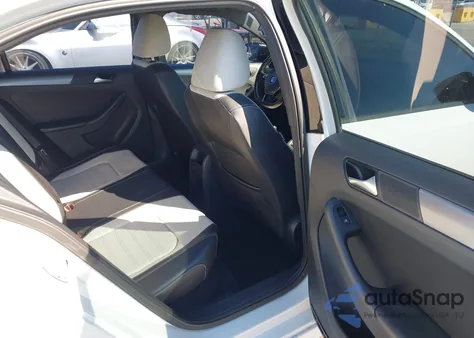 2016 Volkswagen Jetta 1.8T Sport z USA, uszkodzony, nr VIN 3VWD17AJ5GM349870